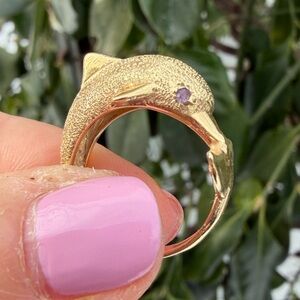 VINTAGE 14K TEXTURED YELLOW GOLD AMETHYST EYES DOLPHIN WRAP AROUND BYPASS RING
